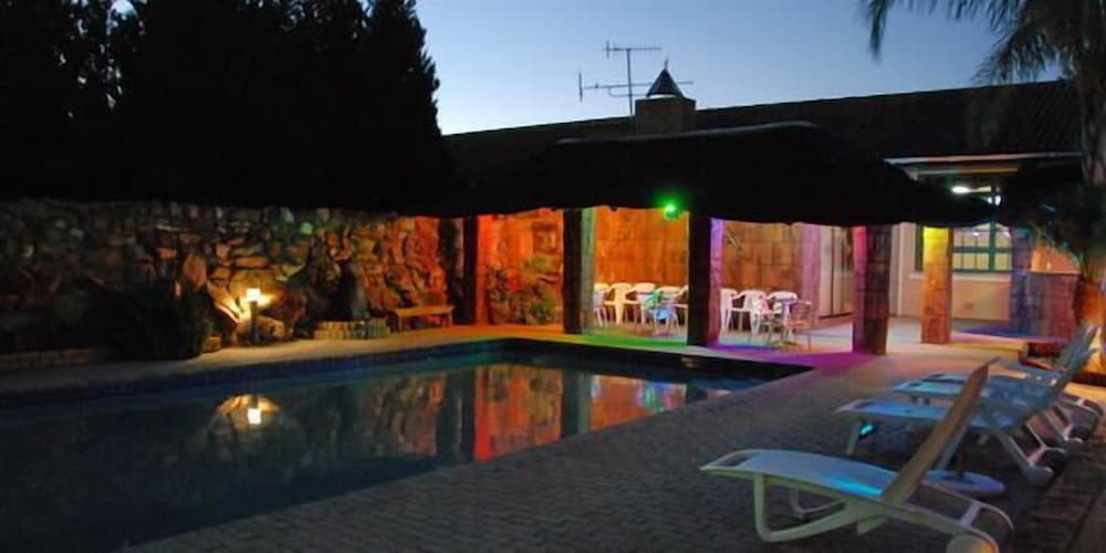 Oasis Country Lodge 32/36