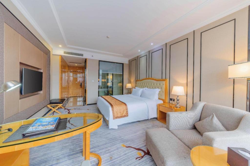 Golden Phoenix International Hotel 26/51