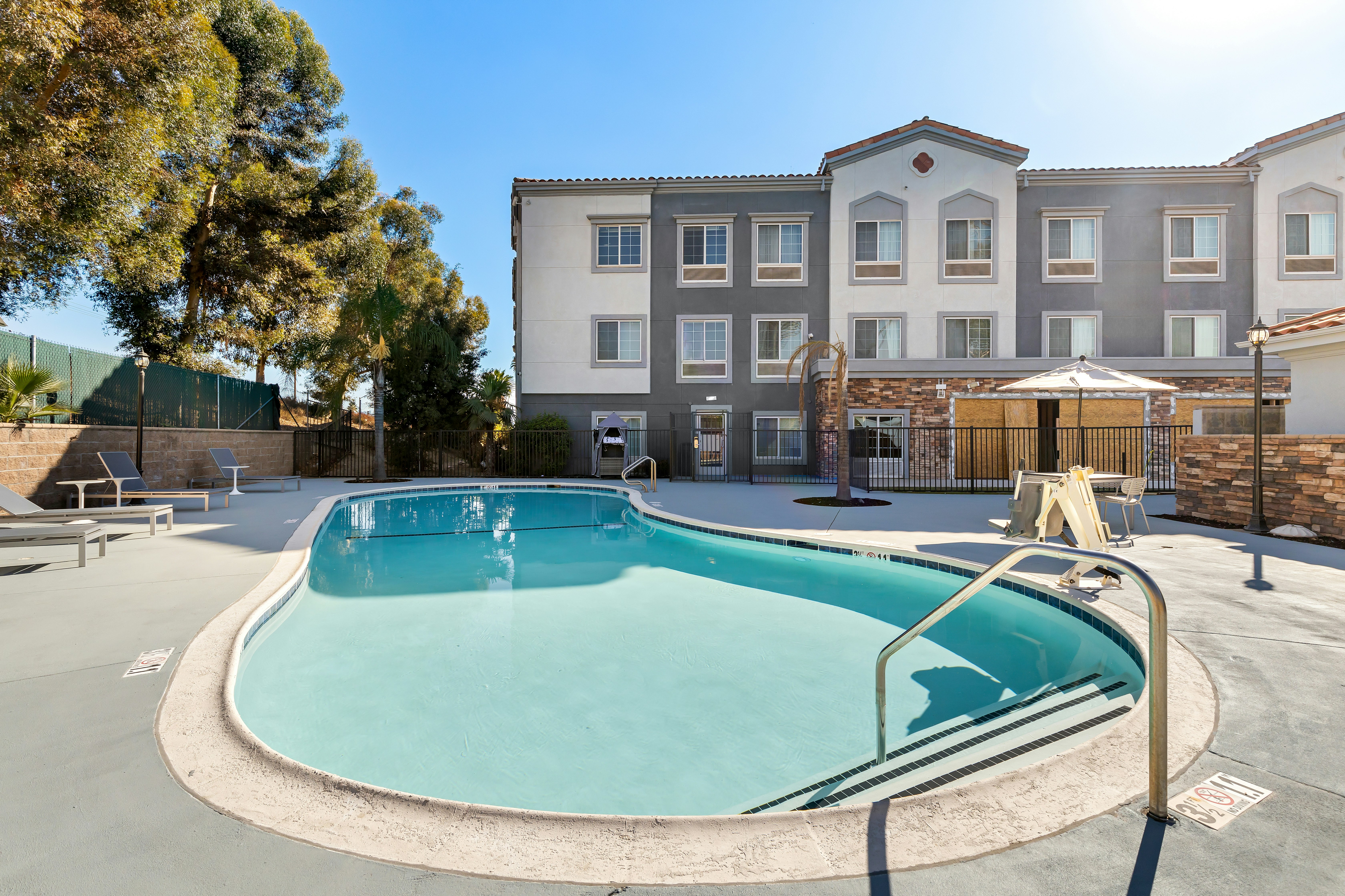 Spark by Hilton Redlands 40/40