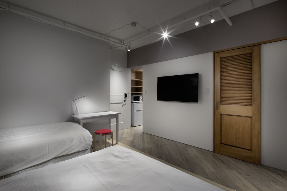 Shinjuku City Hotel N U T S 24/66