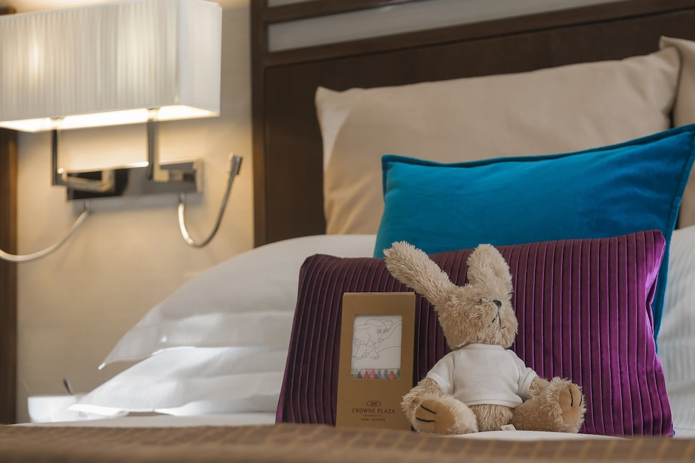 Crowne Plaza St Peter S 45/77