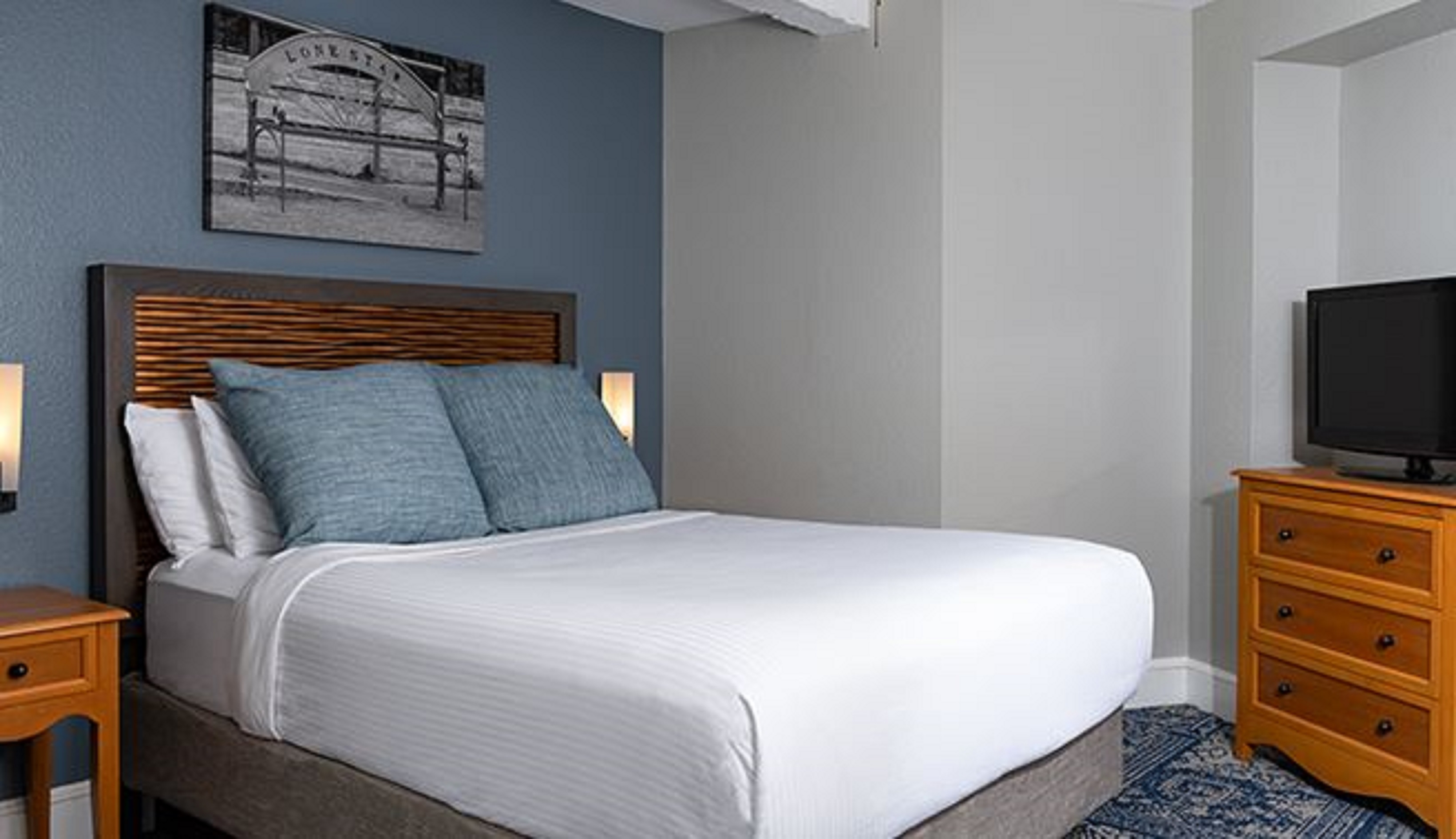 1 BEDROOM, SUITE