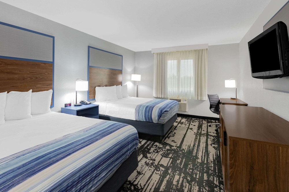 AmericInn by Wyndham Pella 18/43