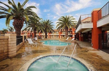 Days Inn By Wyndham Hemet 17/18