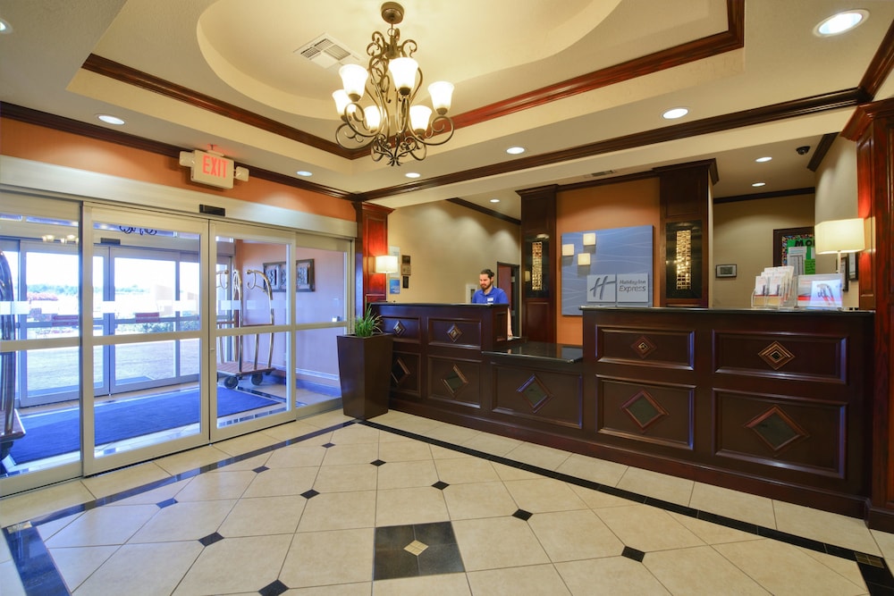 Holiday Inn Express Hotel Suites Terrell 10/64