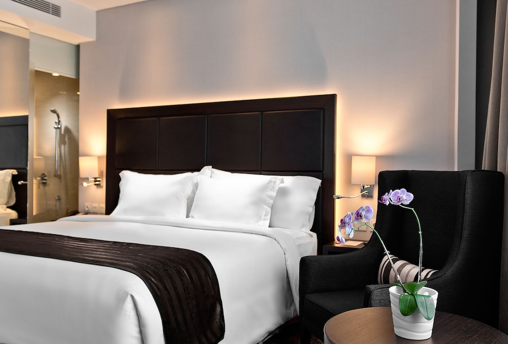 MELIA MAKASSAR 17/73