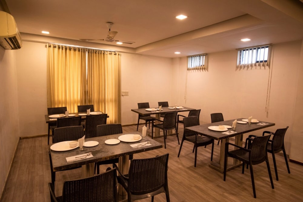 Hotel Shrimad Residency 14/16