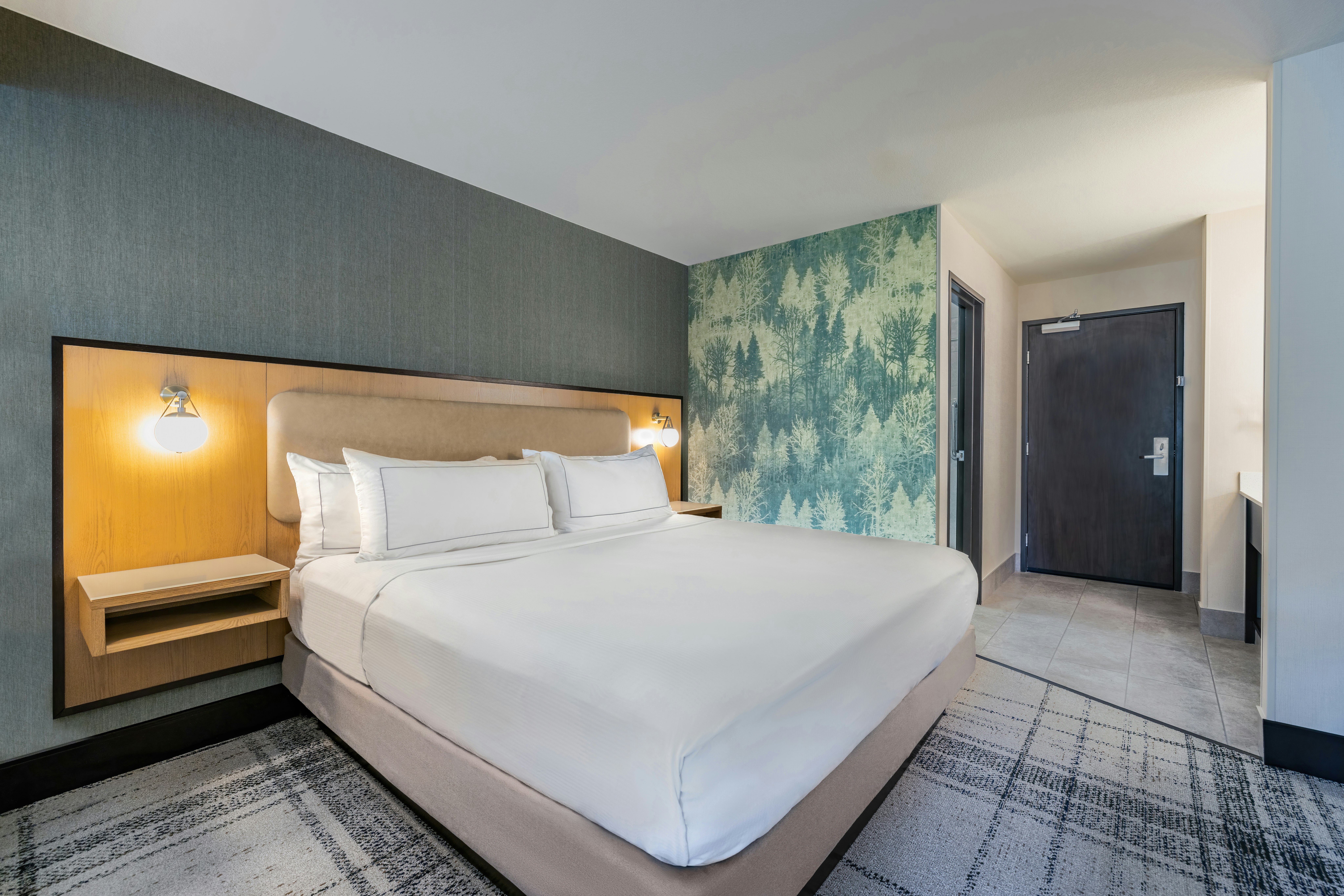 ROOM, KING BED, BALCONY