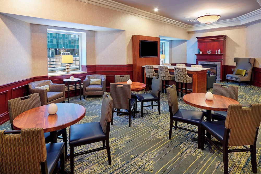 Residence Inn Milwaukee Downtown by Marriott 40/54