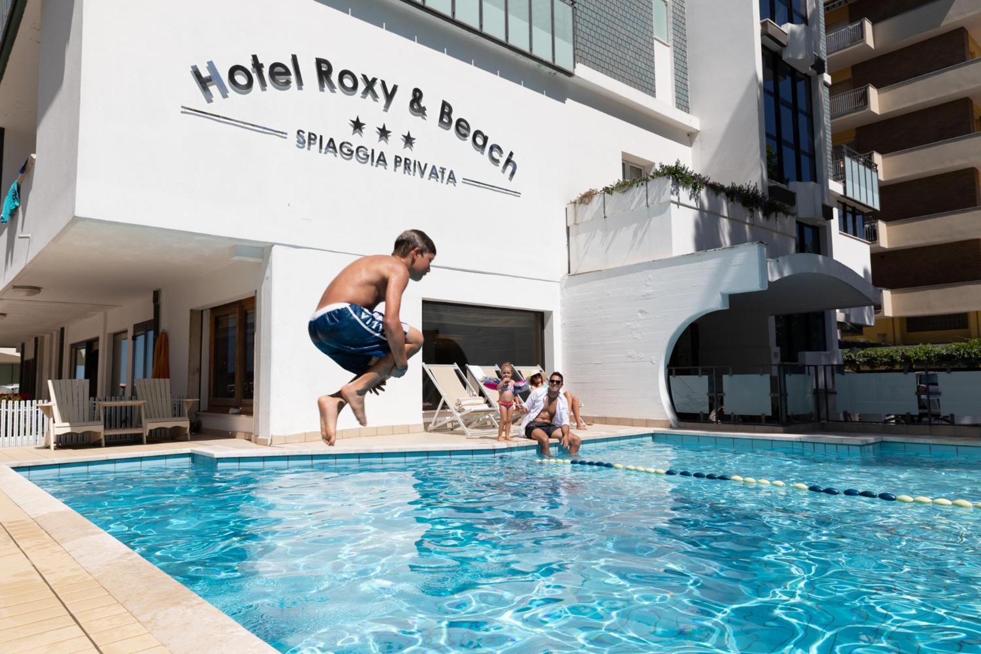 Roxy & Beach Hotel 38/43