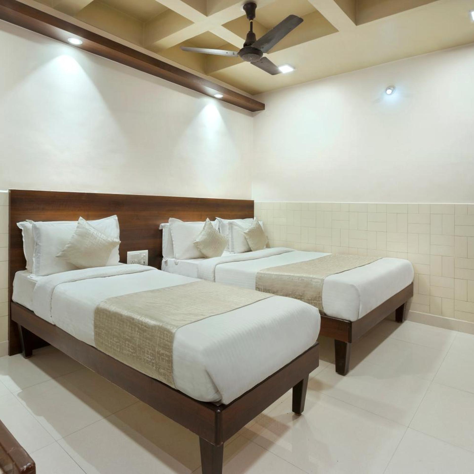 Mannar's Deluxe Lodge 16/25