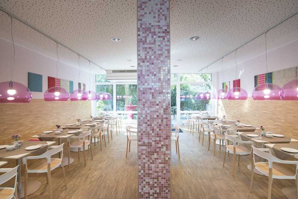 Fab Hotel 25/33