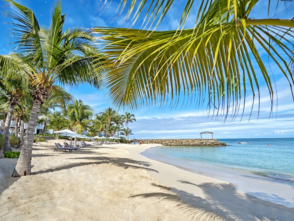 Hodges Bay Resort & Spa, an HQ Luxury Resort & Residences 62/67