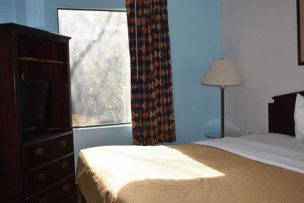 Guest Cottage & Suites 24/60