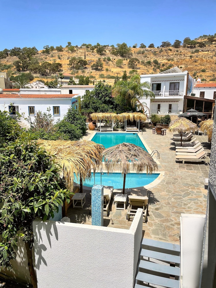 Antonis G Hotel Apartments 40/50