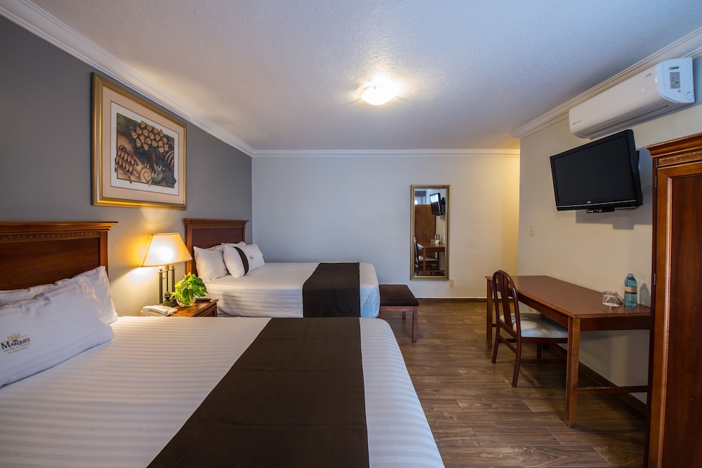 DEL MARQUES HOTEL AND SUITES 25/53