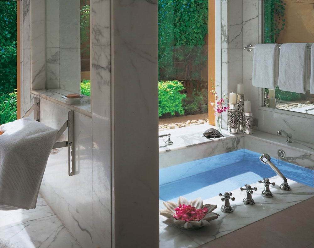 PREMIER, KING BED, PRIVATE POOL
