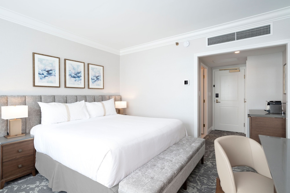 Sutton Place Hotel 24/55
