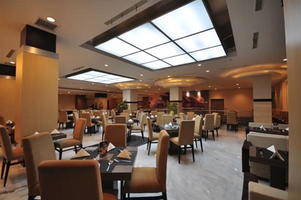 Grand Maleo Hotel Makassar 20/21