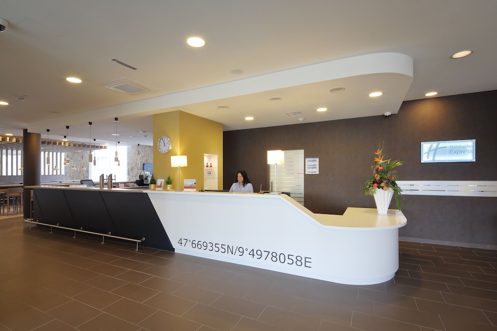 Holiday Inn Express Friedrichshafen 8/76