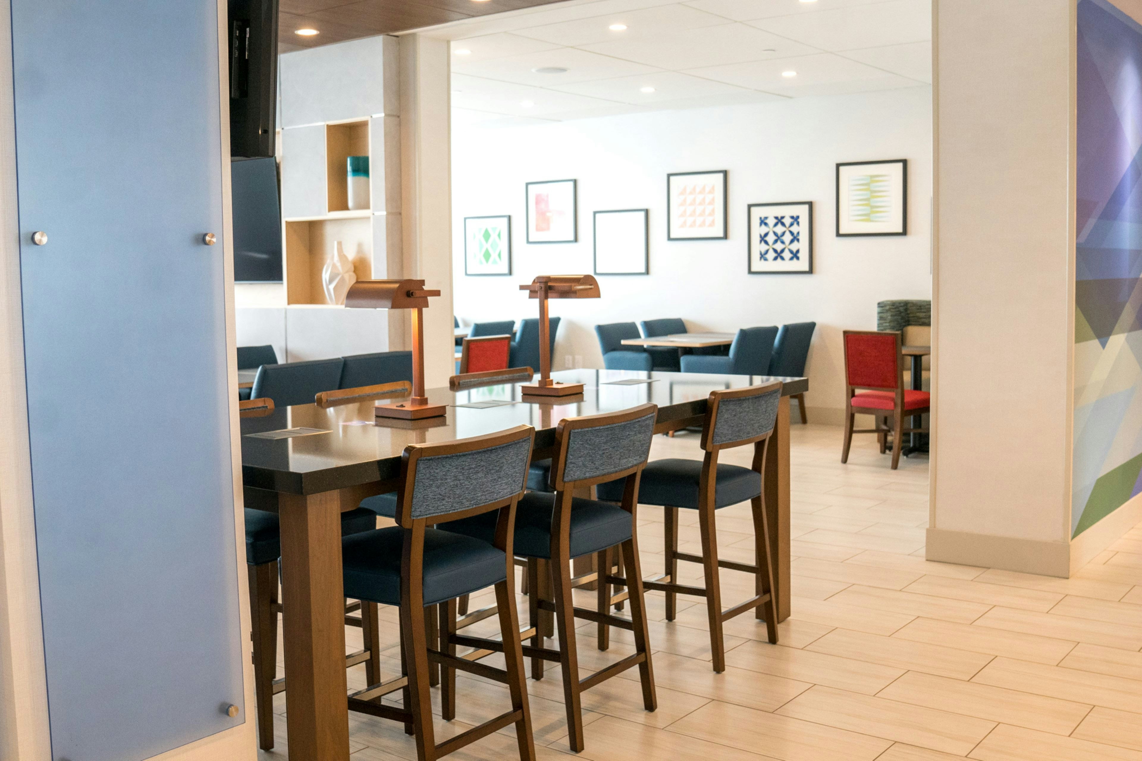 Holiday Inn Express And Suites Brandon 58/74
