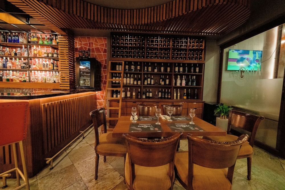 Grand Victoria Boutique Hotel 63/69