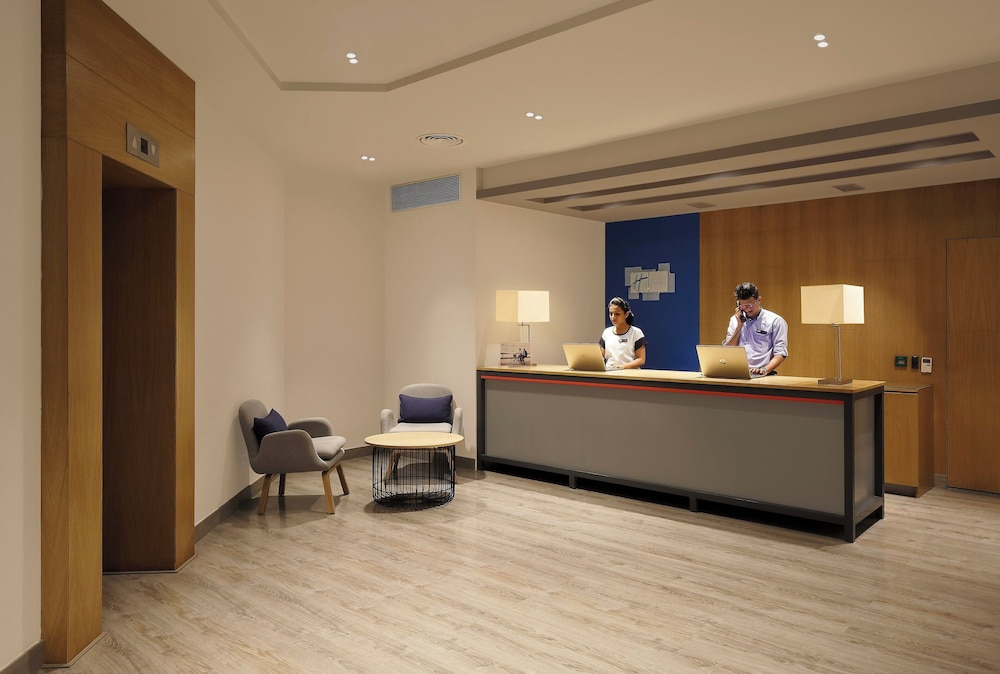 Holiday Inn Express Pune Pimpri 6/49