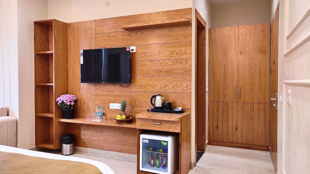MGR Hotel Moradabad 13/50