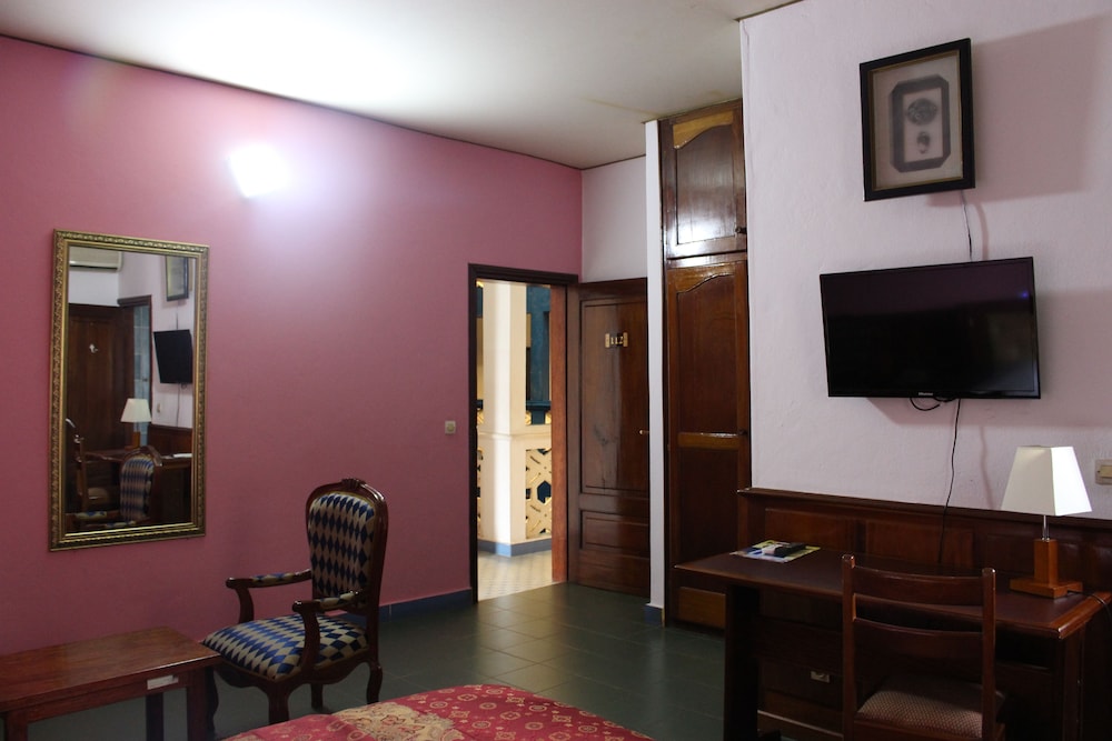 Jet Hotel 27/46