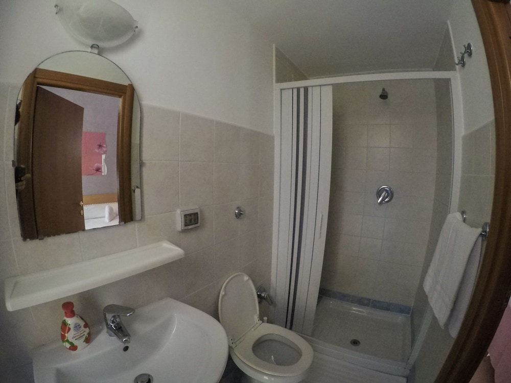 Roman Holidays Hostel 47/50