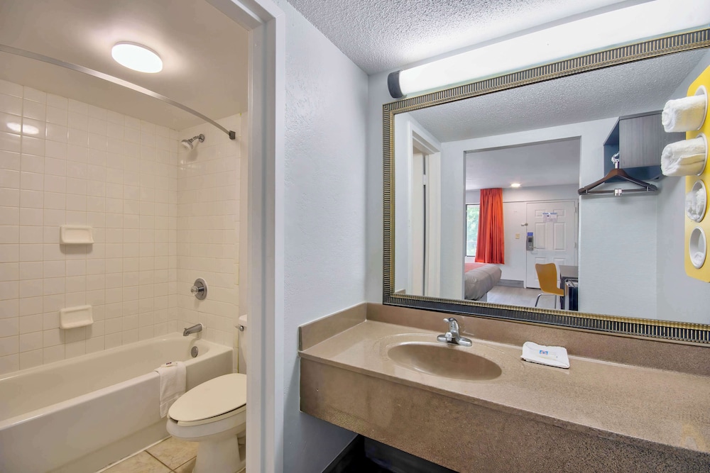 Motel6 Lafayette, LA 57/61