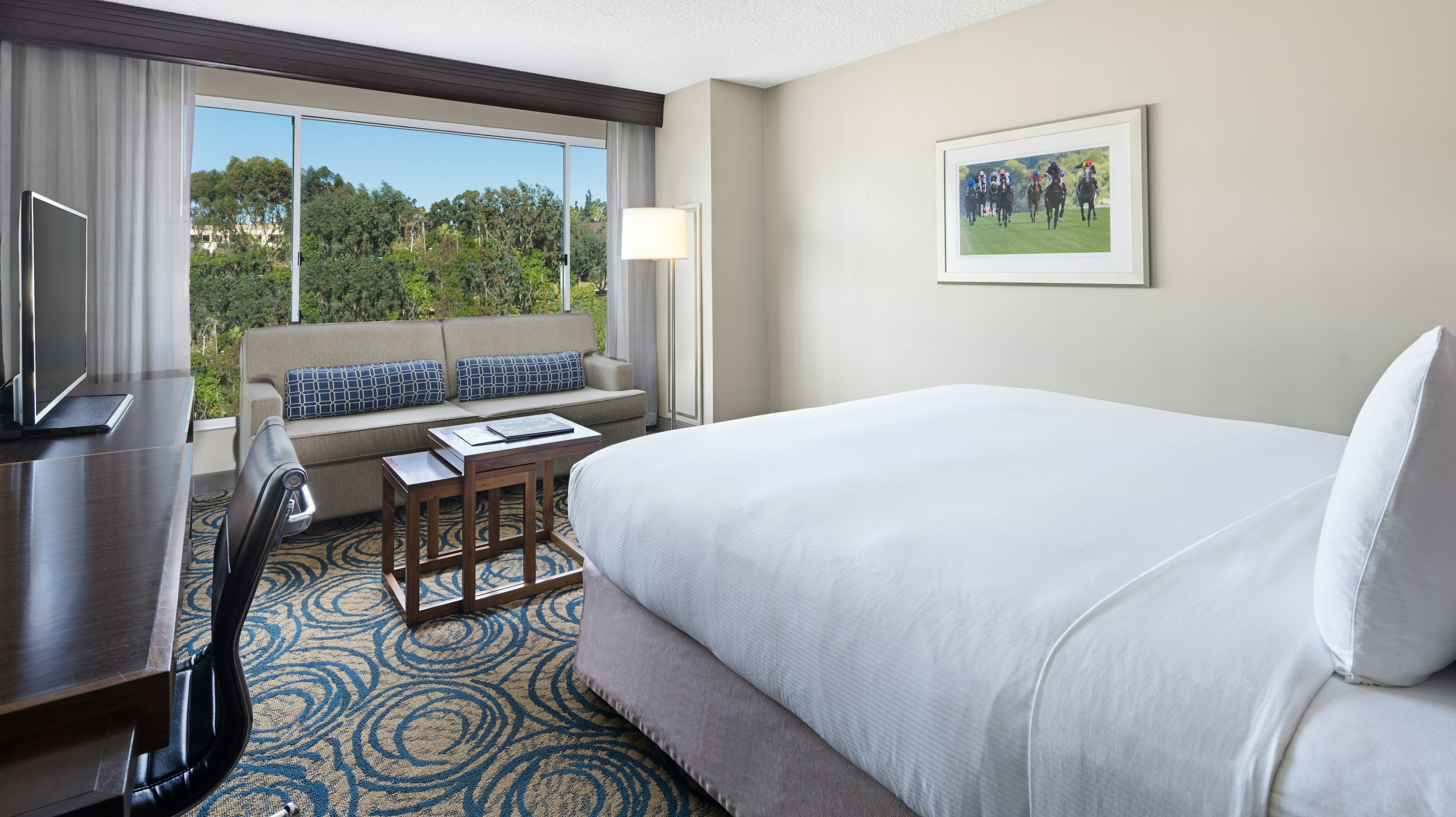 ROOM, KING BED, POOL VIEW