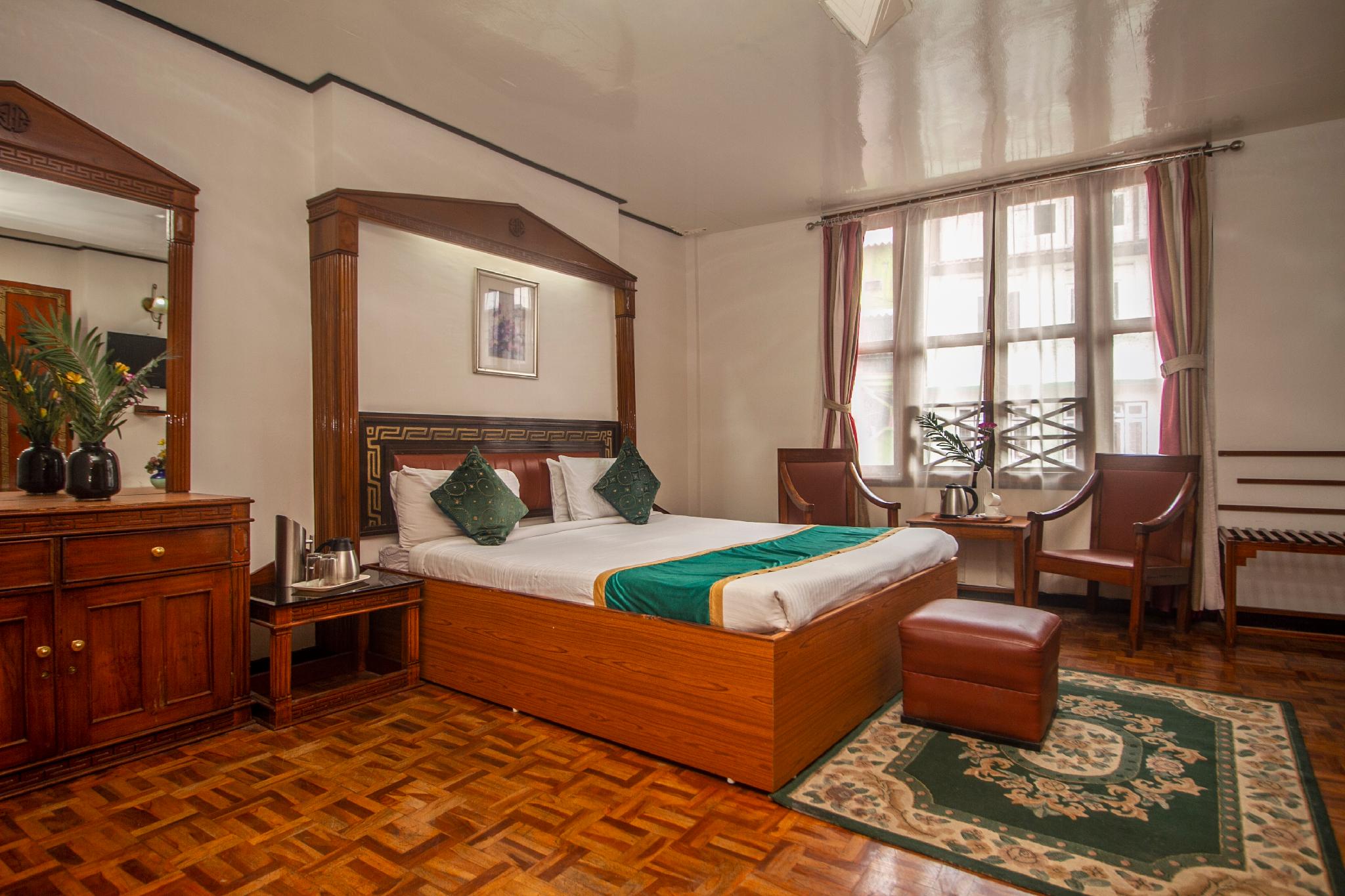 Club, King Bed, Living Area, Terrace