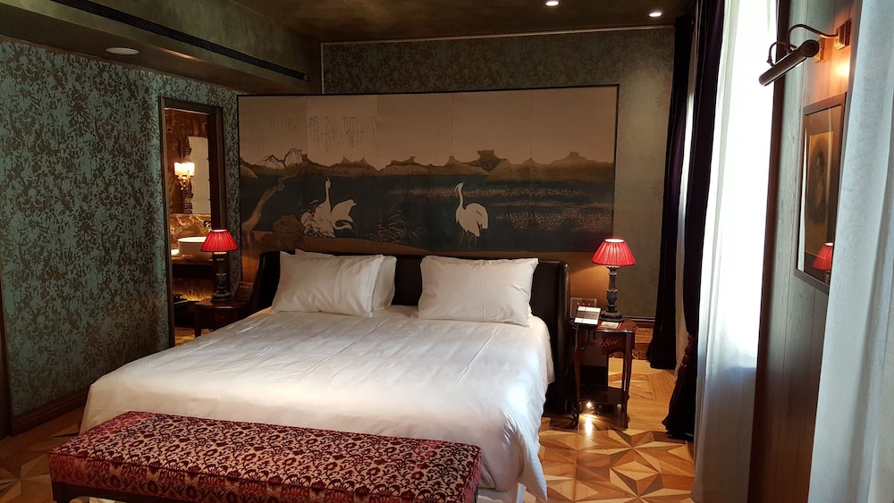 Suite, Canal View