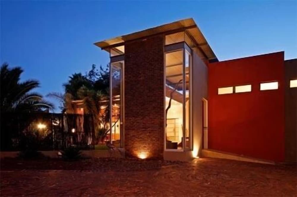 African Moon Corporate House 36/48
