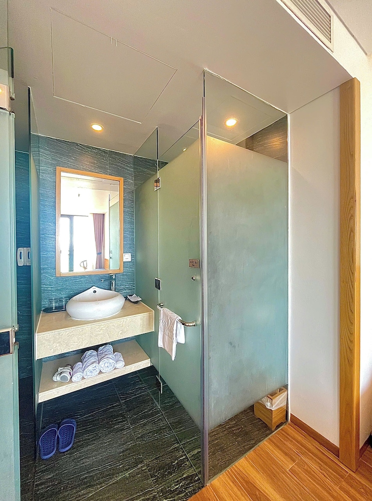 Seashore Hotel & Apartment 65/66