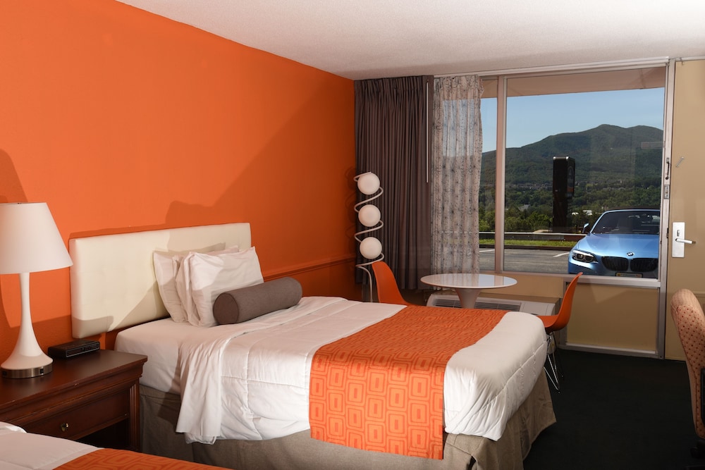 Howard Johnson by Wyndham Salem Hotel & Conference Center 11/30
