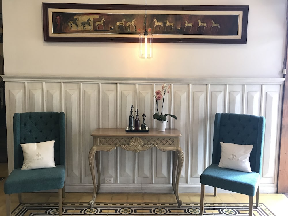 Fleur De Lys Hotel 7/61