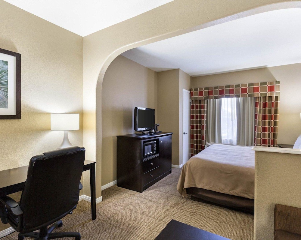 Quality Suites Houston NW Cy-Fair photo3