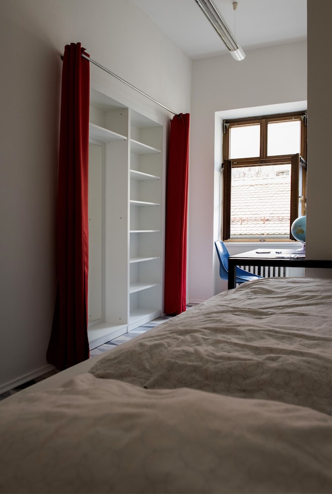 Hostel Eleven 42/48