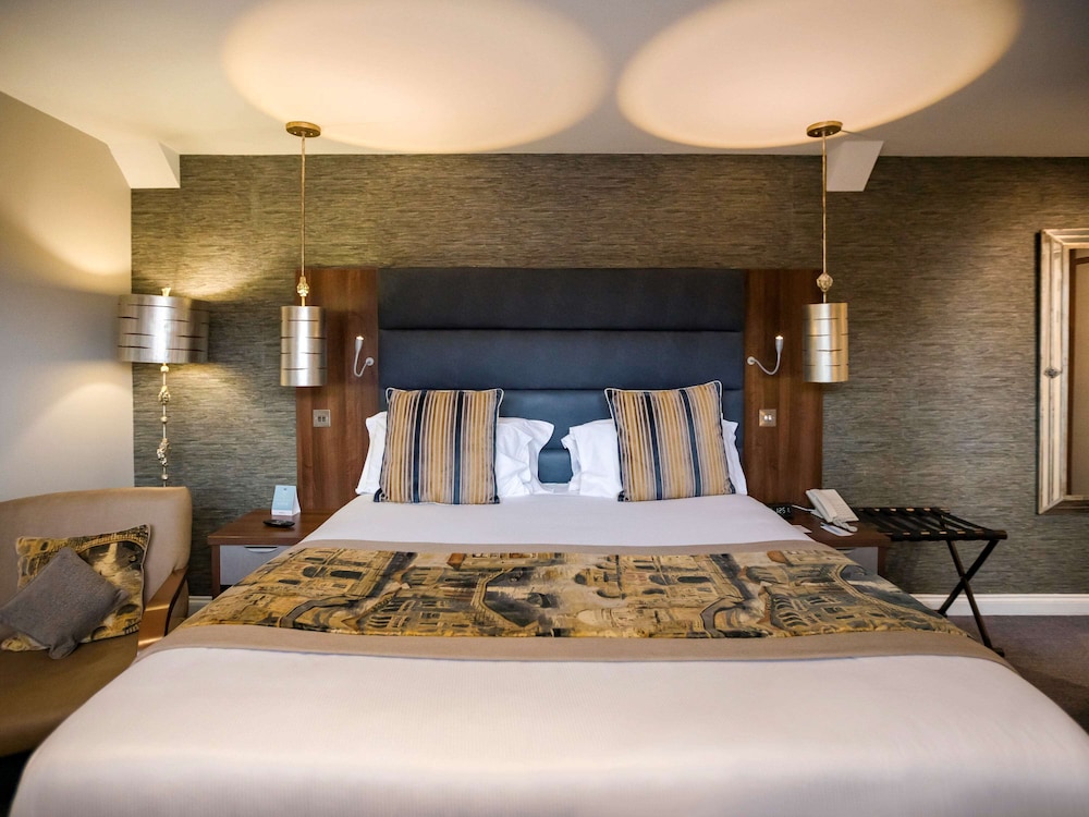 Mercure Milton Keynes 14/76