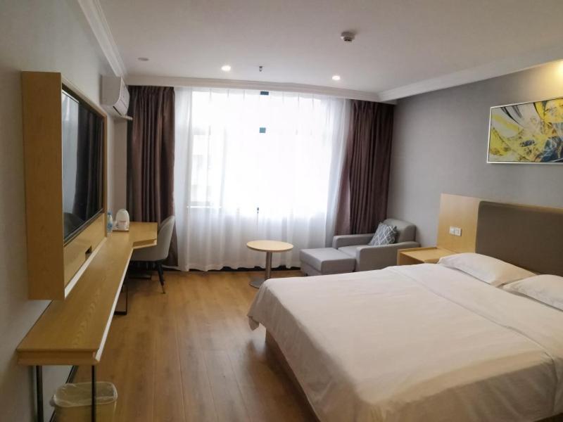 GreenTree Inn Anhui Fuyang Railway Station W XianGYAng Road Business Hotel 3/47