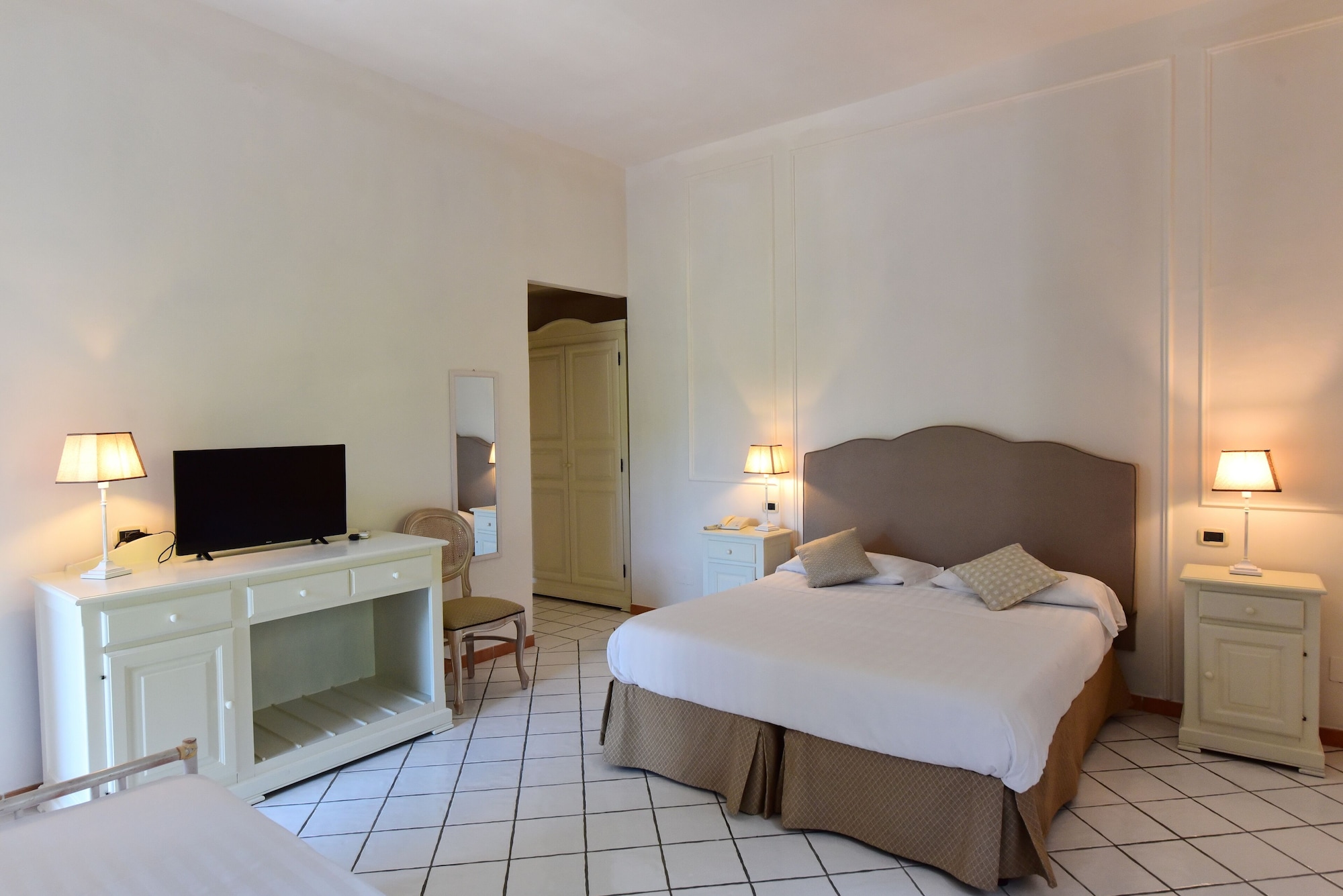 Standard, Triple, 1 Double and 1 Single Bed, Hill View