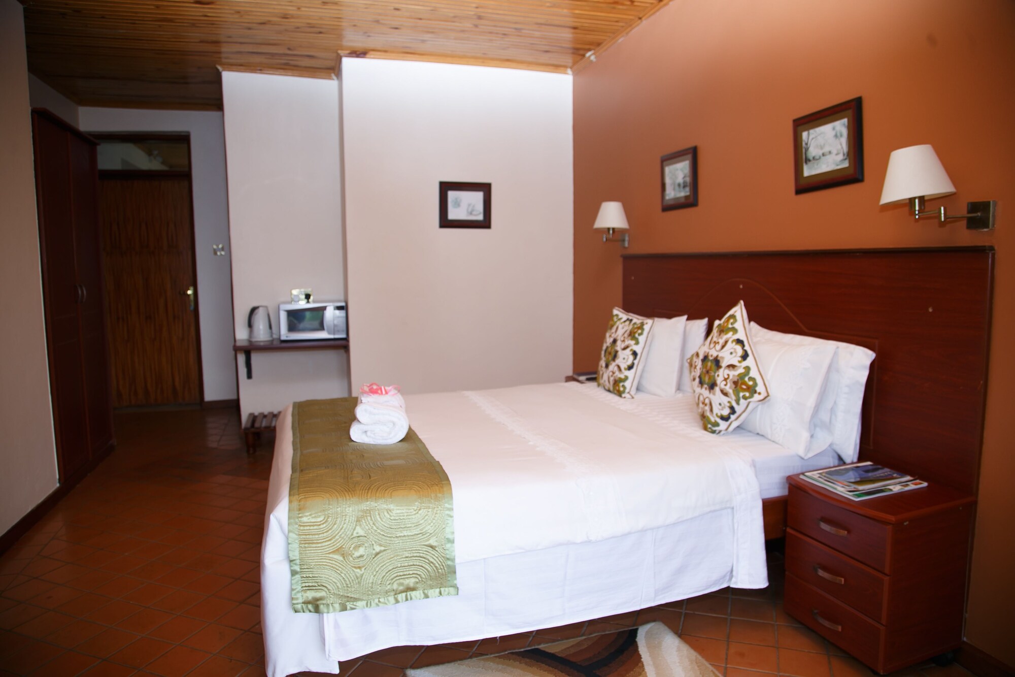 Deluxe, Double Bed