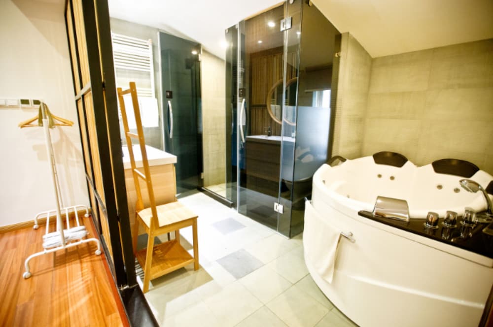 Westlake Longshang Boutique Hotel 37/40