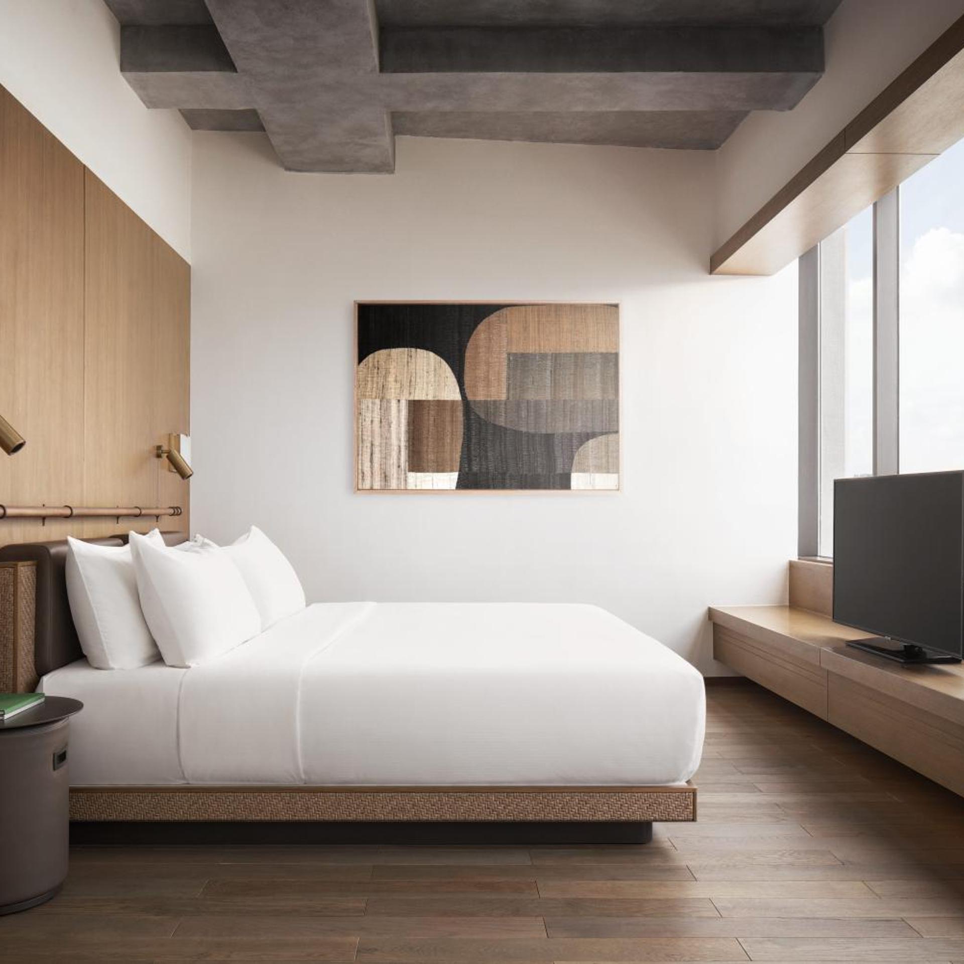 EXECUTIVE, KING BED