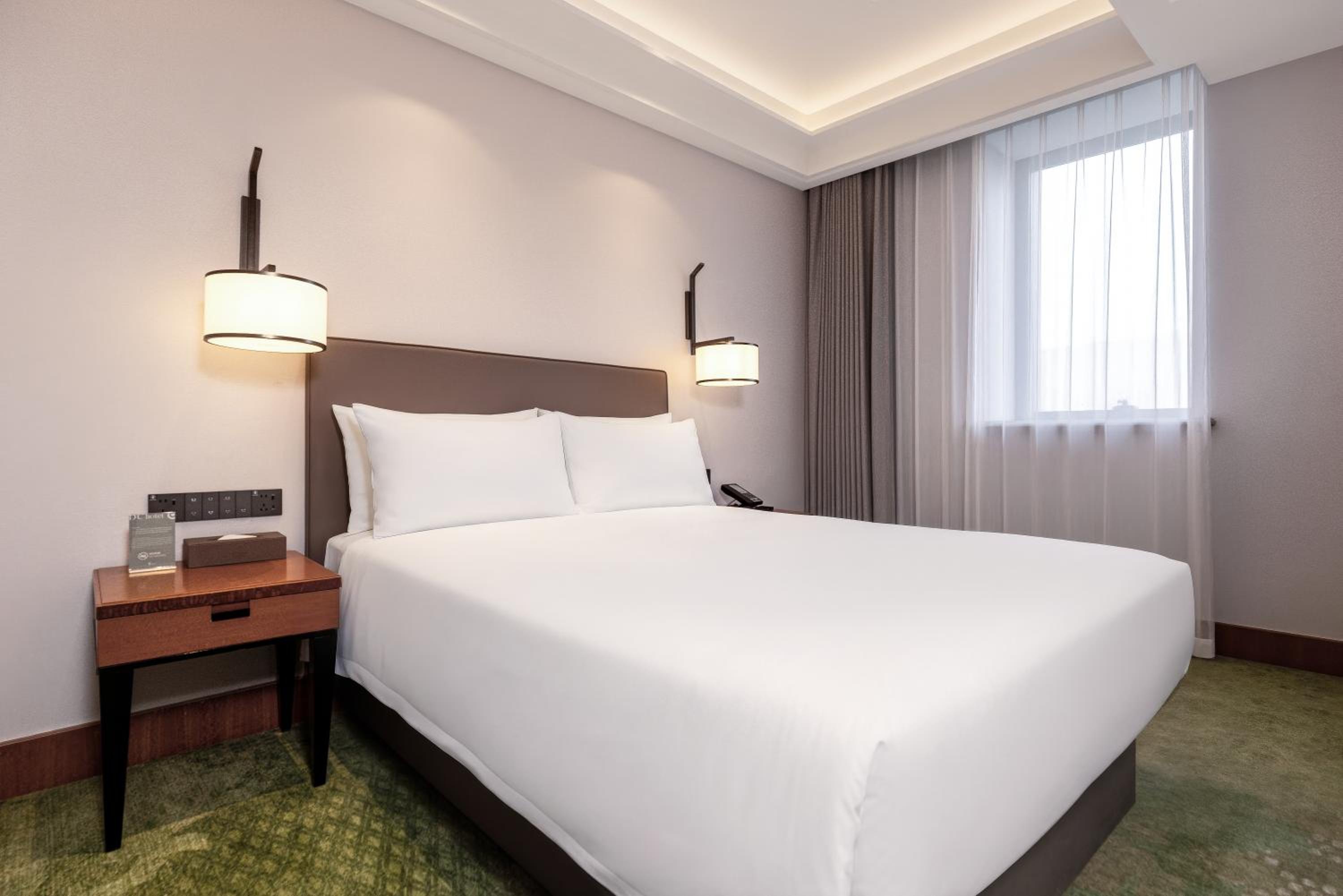 2 Bedrooms, Suite, King Bed, King and Queen Bed, Queen Bed, Kitchen