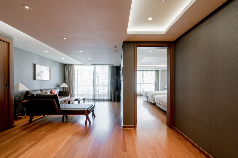 Oriens Hotel Residences 26/58