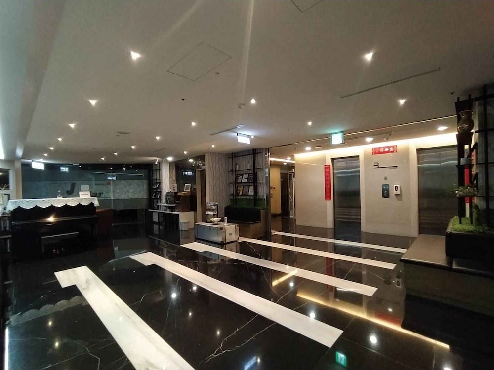 Hotel J 4/54