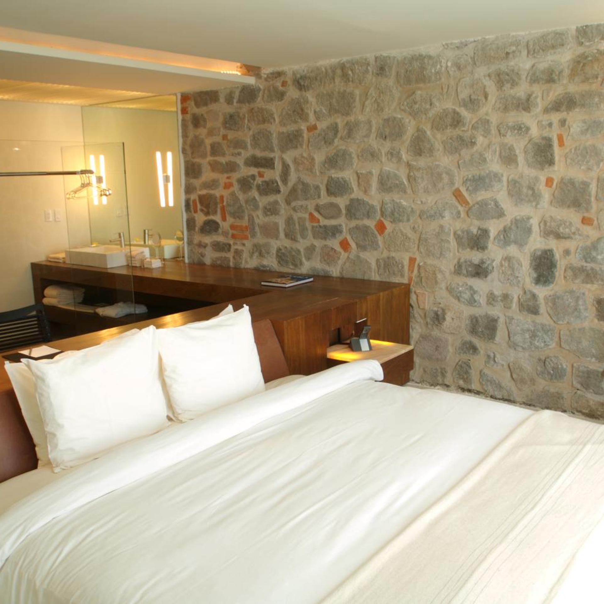 Room, Balcony